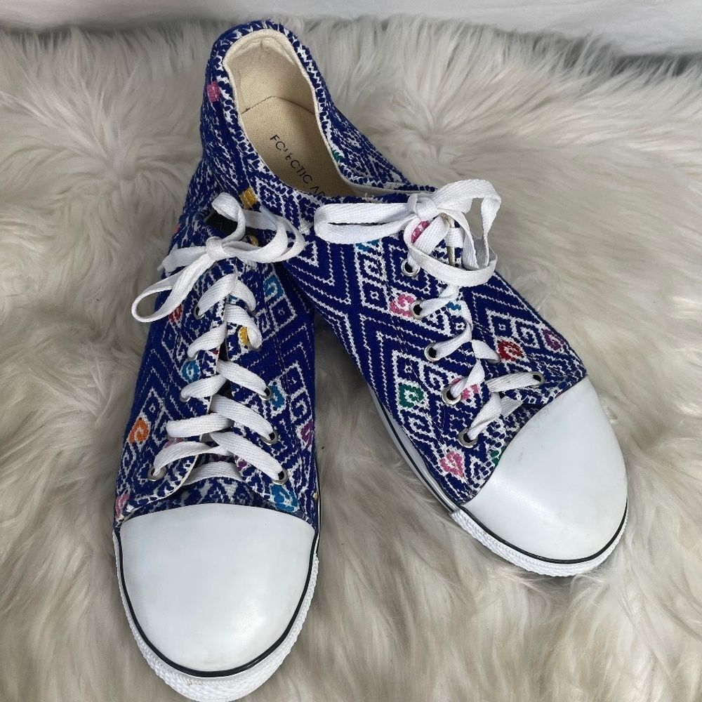 Eclectic Array NWOT Blue Chevron Print‎ Tennis Shoes Sz 11